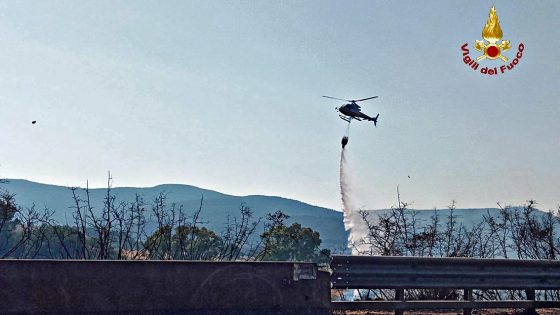 Riparte incendio lungo linea ferroviaria Tirrenica