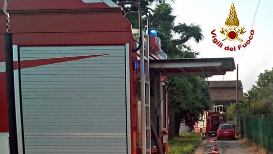 Famiglia intrappolata da incendio, salvata da Vigili del Fuoco