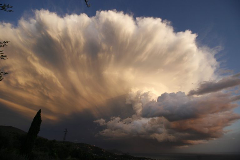 Maltempo: rischio temporali, allerta arancione su costa e sud Toscana