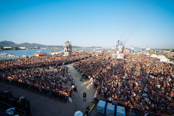 Viareggio, Jovanotti: concerto trasformato in “allevamento di pecore mannare”