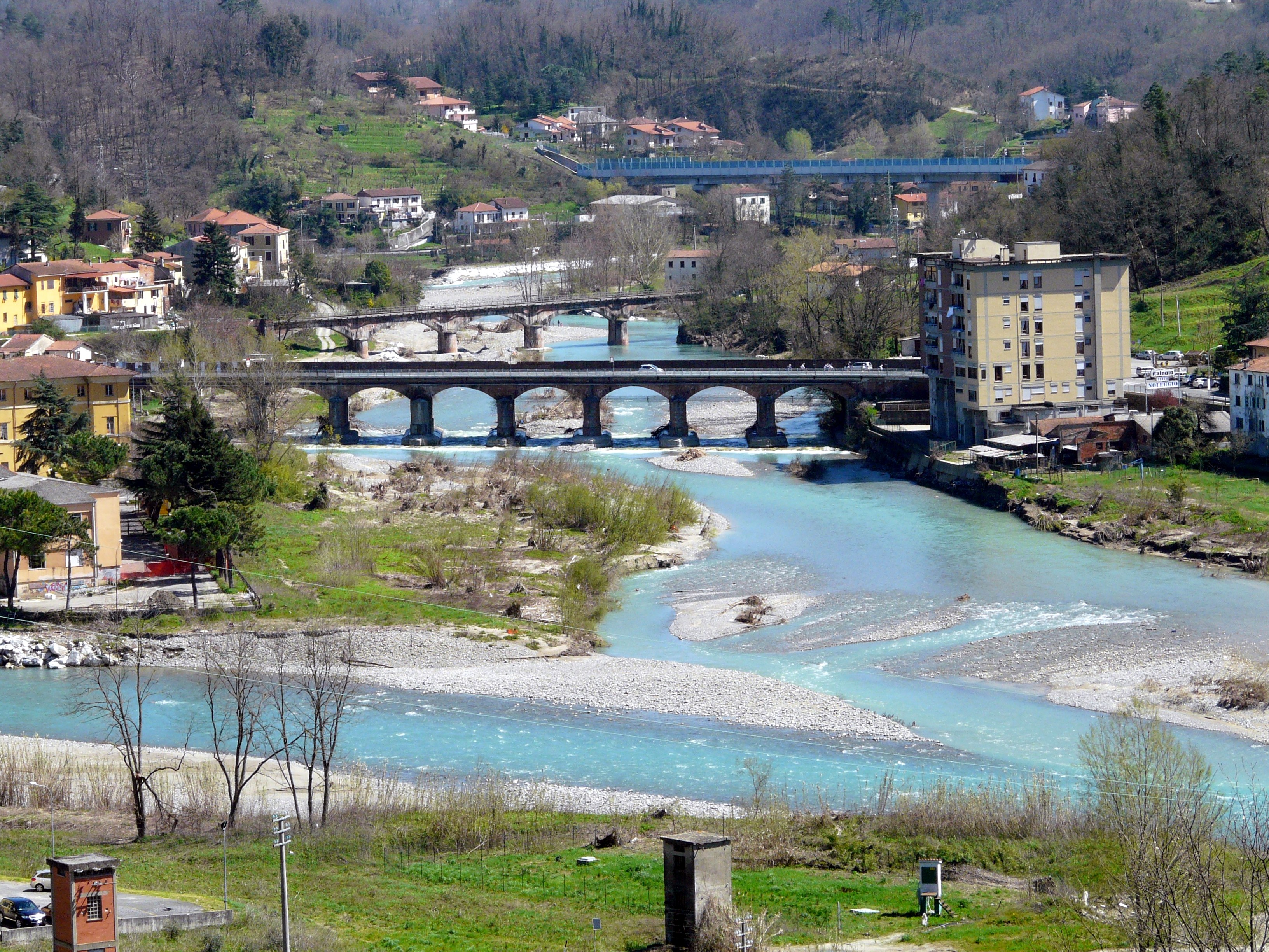 Aulla-confluenza_fiume_Magra_con_torrente_Aulella1