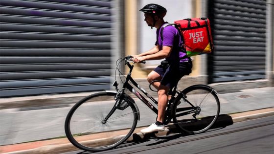 CGIL: “Just Eat lascia a piedi 100 riders a Firenze”