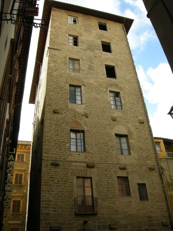 Turismo: 12 appartamenti di lusso nella torre Ricci-Donati