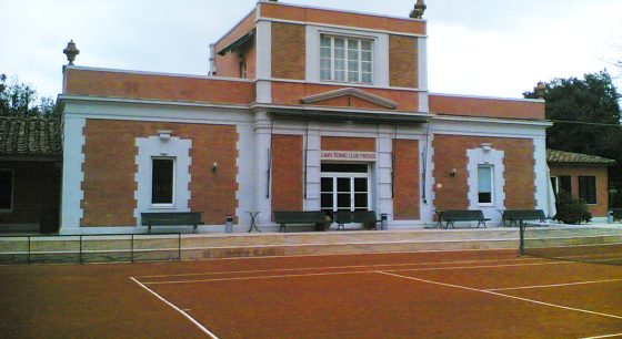 Firenze: arbitro tennis sospeso per frasi ‘moleste’ a raccattapalle 17enne