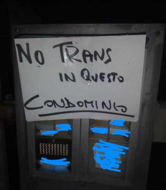 Massa: trovate scritta ‘no trans’ su palazzo e in strada