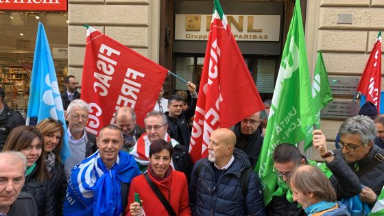BNL: Sindacati in piazza contro condizioni lavoro rete commerciale
