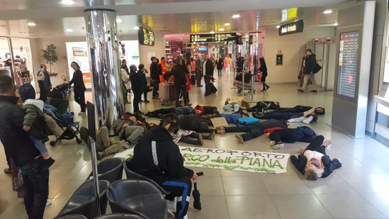 Fridays for future: ‘die-in’ all’aeroporto Vespucci