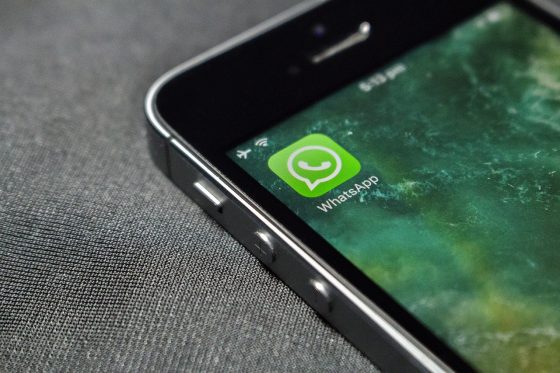 Licenziato per aver criticato l’azienda su Whatsapp: deve essere reintegrato