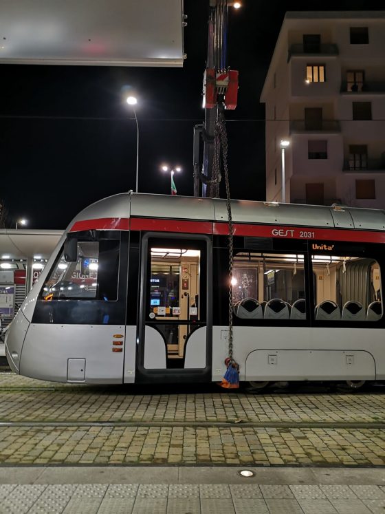 Donna investita da tramvia a Firenze, grave
