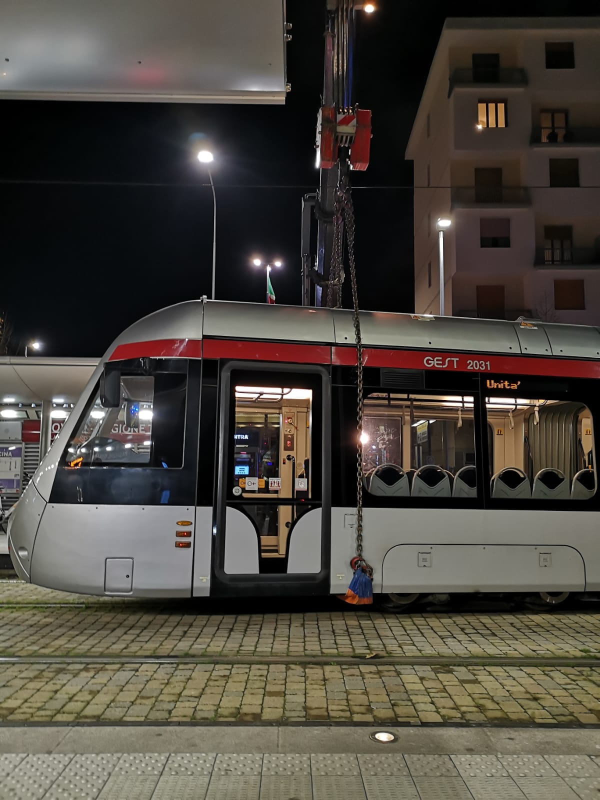 donna investita da tramvia