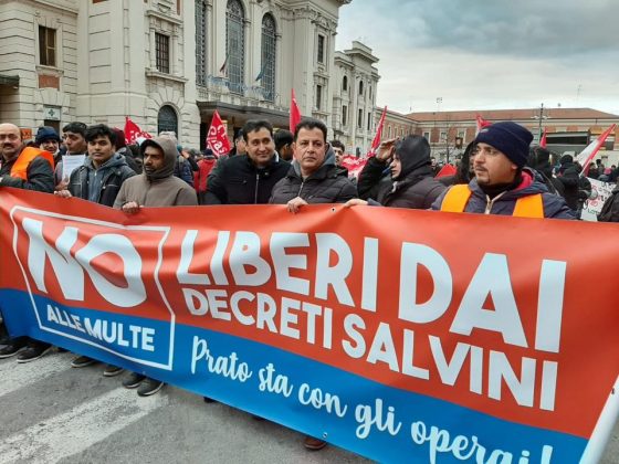 Multe a operai, centinaia in corteo a Prato per annullarle 