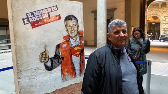 Bartolo ‘visita’ il murales che lo ritrae a Firenze