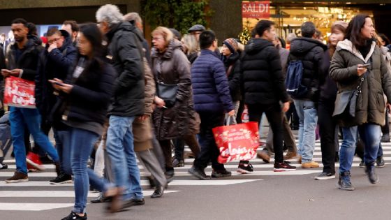 Saldi in Toscana: primo giorno 17mila a Barberino, oltre 1200 in coda a I Gigli