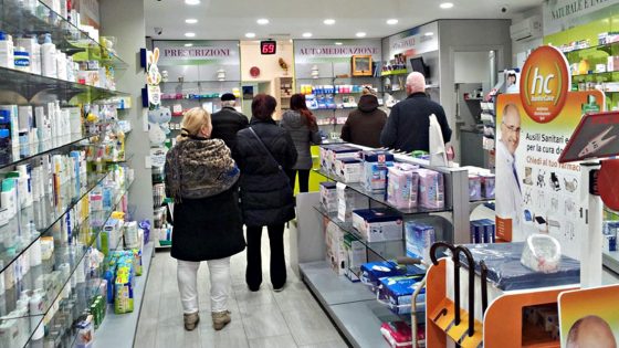 Toscana, tanti nelle farmacie per mascherine gratis