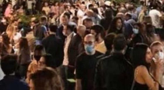 Gli assembramenti valgono un rimprovero del Sindaco