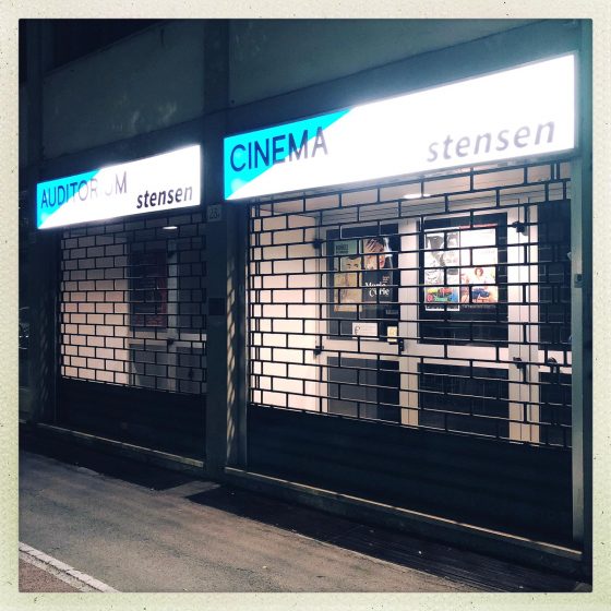 Cinema, a Firenze flash mob delle sale: insegne accese per ripartire