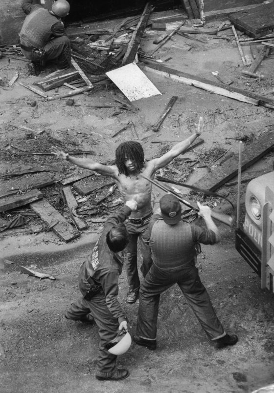 “Let The Fire Burn”, il documentario scomodo per la storia americana