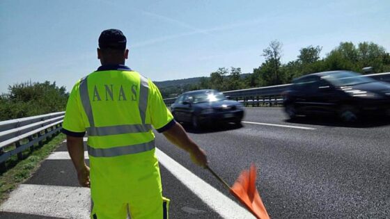 Aurelia chiusa per danni a cavalcavia da tir non autorizzato