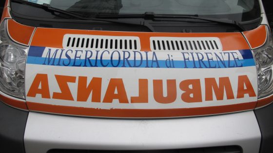 Lucca: travolta da auto, muore donna di 56 anni