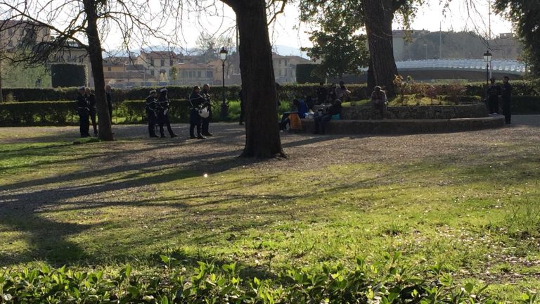 Colpita ramo d’albero alle Cascine a Firenze, portata ospedale