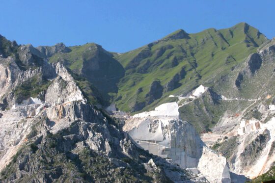 Usano mappa su app e si perdono, salvati di notte su Apuane