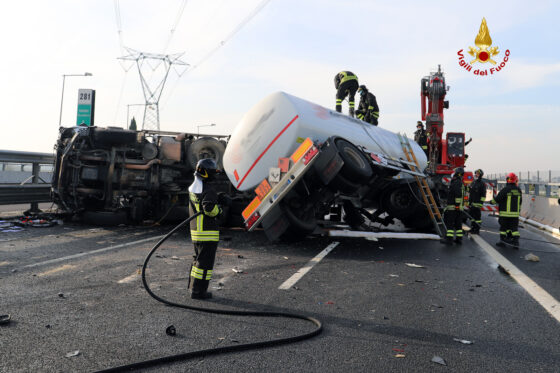 Incidente e sversamento gasolio, ripresa circolazione in A1