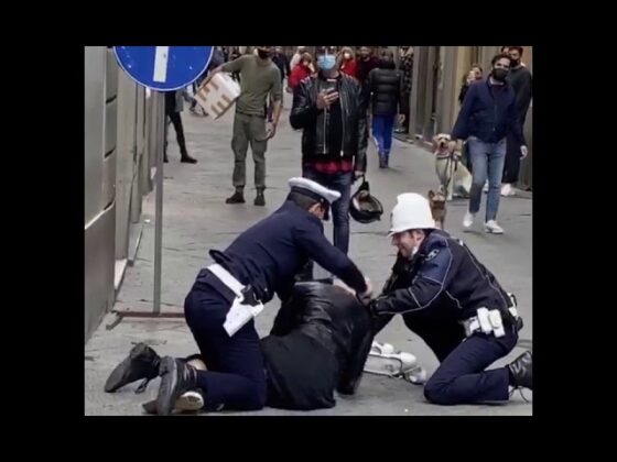 VIDEO: Atterrato e fermato  a Firenze perché si è rifiutato di indossare la mascherina