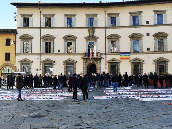 Ristoratori in piazza Duomo, Marras “Regione non stampa moneta. Rappresenteremo esigenze a Roma”
