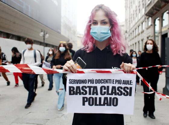 đ§ Scuola: “stop a precariato e classi pollaio”