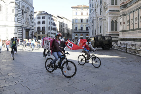 Prato, riders assunti col contratto nazionale Logistica