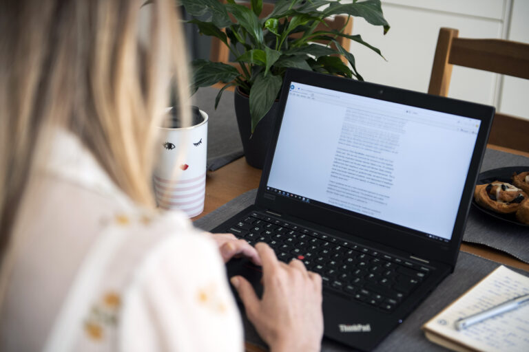 Confindustria Firenze denuncia segretaria smart working - settimana lavorativa 4 giorni