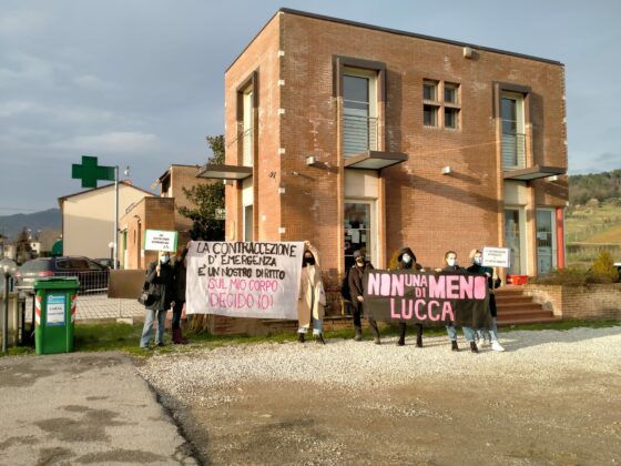 Non una di meno Lucca: “Via i manifesti contro la scelta dalla città”