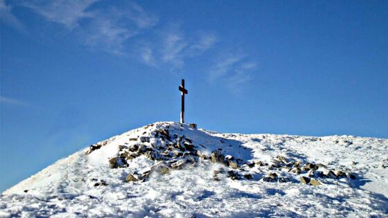 Escursionista 18enne scivola e muore in montagna