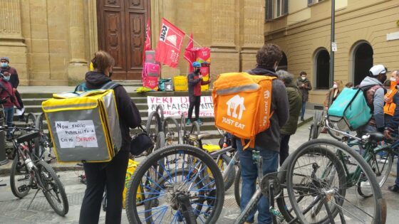 No delivery day: biciclettata di protesta dei rider, “Vogliamo diritti e dignità lavoro”