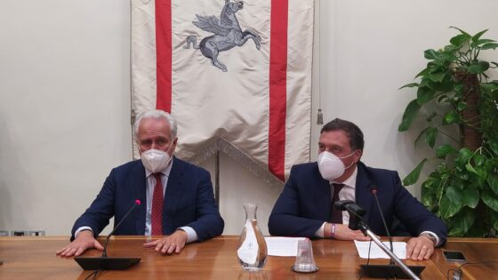 Giani: ritardo vaccini Astrazeneca in Toscana, dosi verranno somministrate anche la sera
