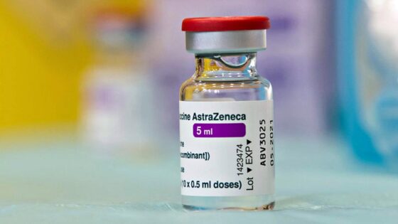 Vaccini in Toscana: AstraZeneca solo per over 60