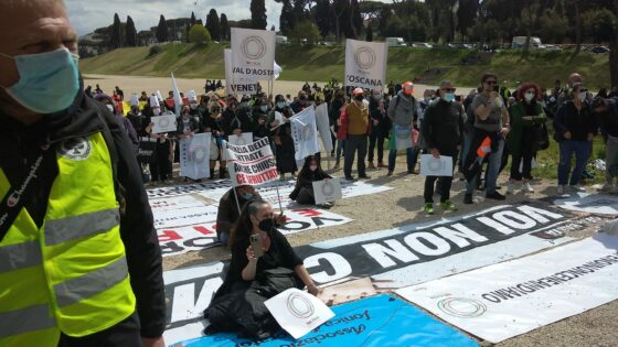 “Vogliamo una data certa delle riaperture”, anche ristoratori toscani, sit-in Roma
