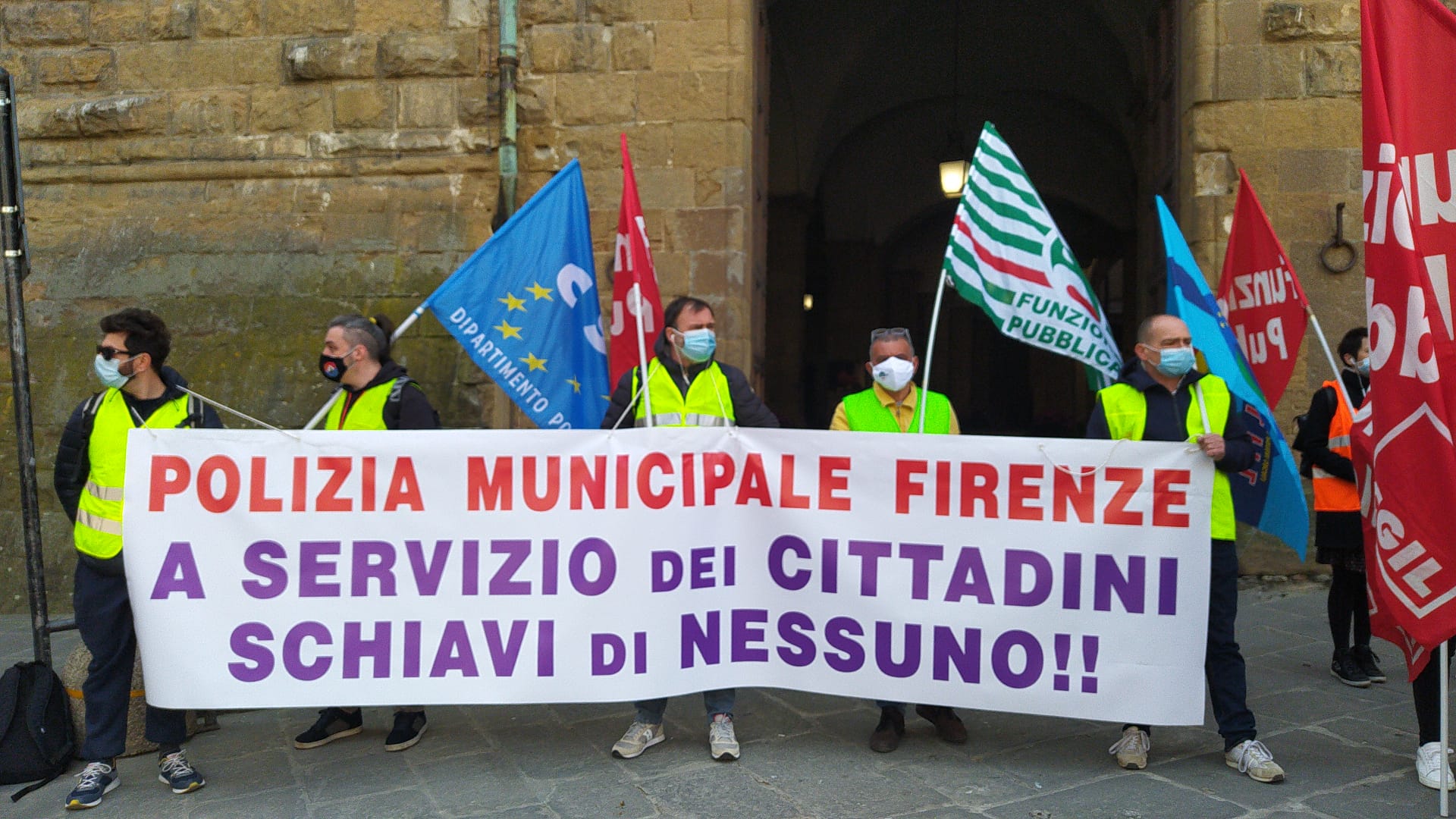 🎧 Polizia Municipale, “tutele e sicurezza per il lavoro notturno”, presidio Piazza Signoria