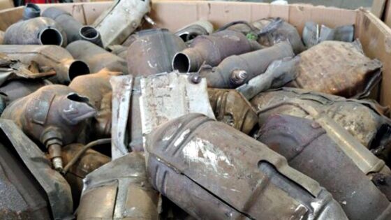 Negli USA i ladri rubano le marmitte delle automobili