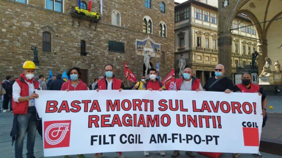 đ§”200 infortuni mortali sul lavoro da inizio anno: basta morti”: flash mob sindacati in Piazza Signoria