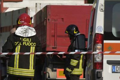 Auto in un dirupo. Due morti