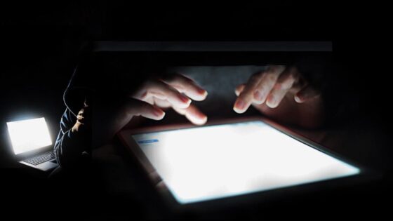 ‘Gruppo Politica’, chat che inneggiava a violenza e lotta armata