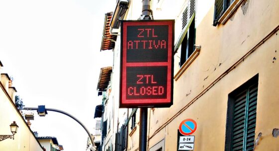 Ztl estiva a Firenze: tornano le proteste dei gestori dei locali, slitta l’approvazione