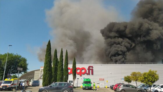 Incendio centro commerciale Unicoop, evitare consumo prodotti area