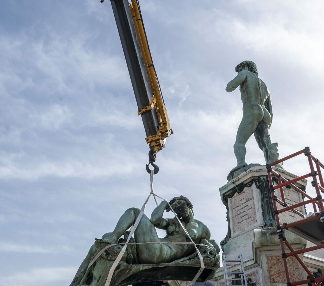 Restauro-spettacolo del David al piazzale Michelangelo