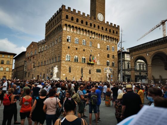 “Vogliamo la libertà di scelta”:due presidi a Firenze contro green pass e obbligo vaccinale