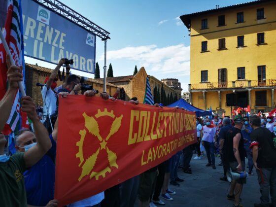 Siamo tutti Gkn: una Santa Croce piena abbraccia i lavoratori