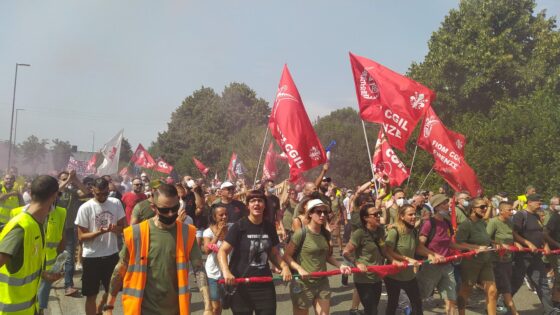 Gkn: in 5mila sfilano a Campi, un fiume sociale in piena