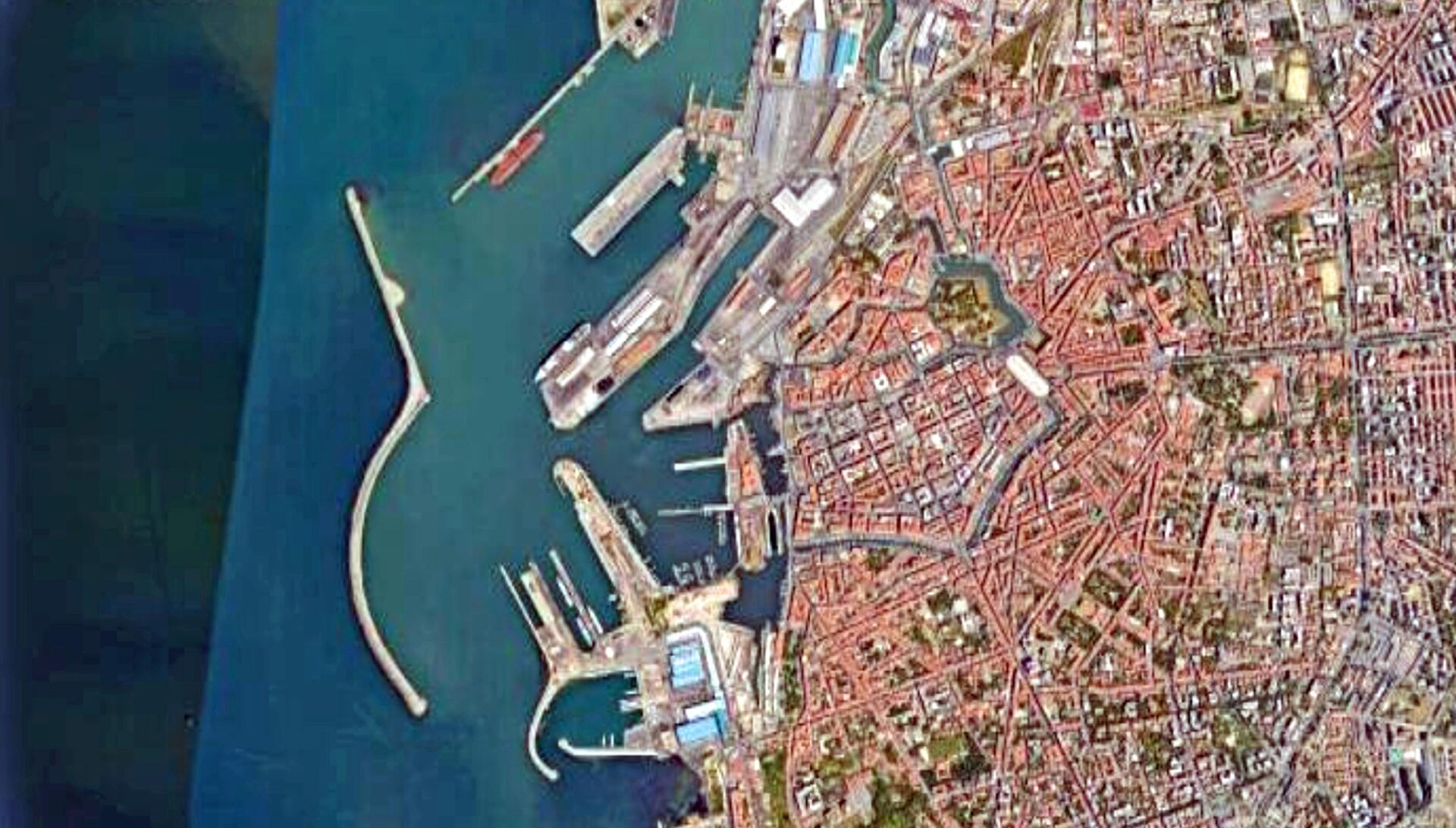 Livorno, Cgil: “Sciopero paralizza porto, adesione totale”