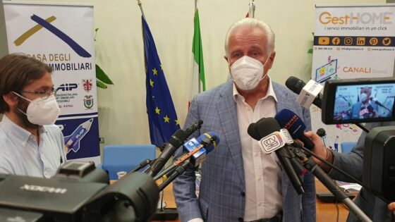 Giani: “Non chiudiamo gli hub ma ci sarà ridefinizione”